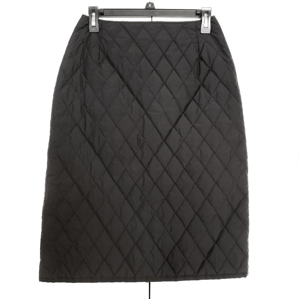 MaxMara Weekend Quilted Nylon Skirt size 8 but feels like a 6